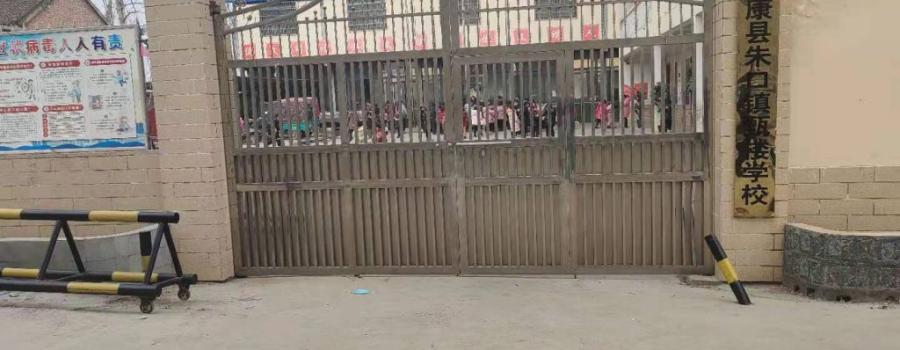 太康一地锅做饭学校克扣营养餐、老师踢伤学生、学生食用变质土豆、提前预收学费