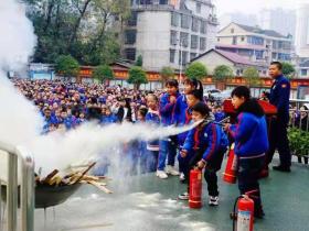 新化上渡街道中心小学开展消防安全教育演练活动