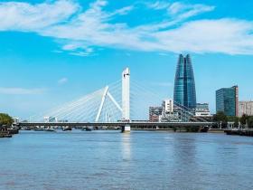 洪斌、洪紫千父女三篇高考范文独辟蹊径