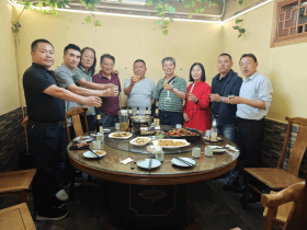 拨亮别人的灯------粗探延长油田作家群成长的秘笈