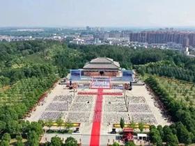 中国华侨公益基金会理事长乔卫参加癸卯年世界华人炎帝故里寻根节