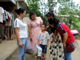 新化太阳花幼儿园:情暖幼儿贫困家庭