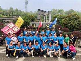 娄底娄星馨美聚爱志愿团队用行动温暖“特爱家庭”