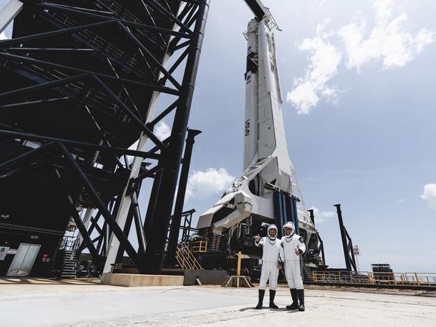 SpaceX首次载人发射任务成功！为何具有历史意义？