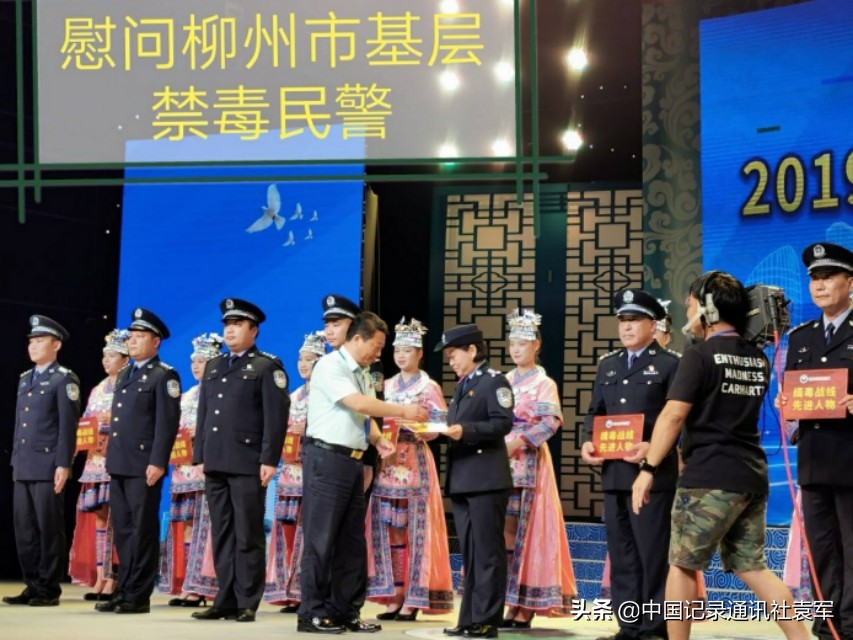 汶川地震诞生了“中国警嫂基金”和中国警营公益人——李达文！