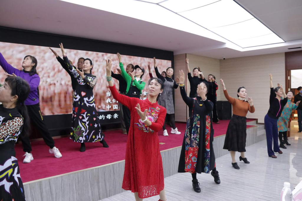 “《你好大妈》·百消丹全民健康行”战略合作签约仪式郑州举行