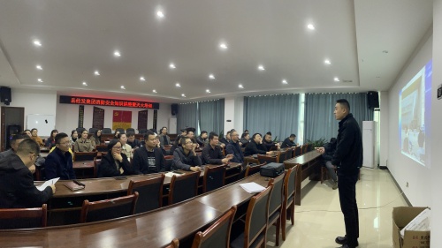 新化县经发集团特邀省城教官做消防安全知识讲座