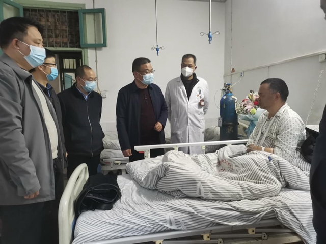 新化好医生袁斐、蒋孝堂抗疫途中受伤