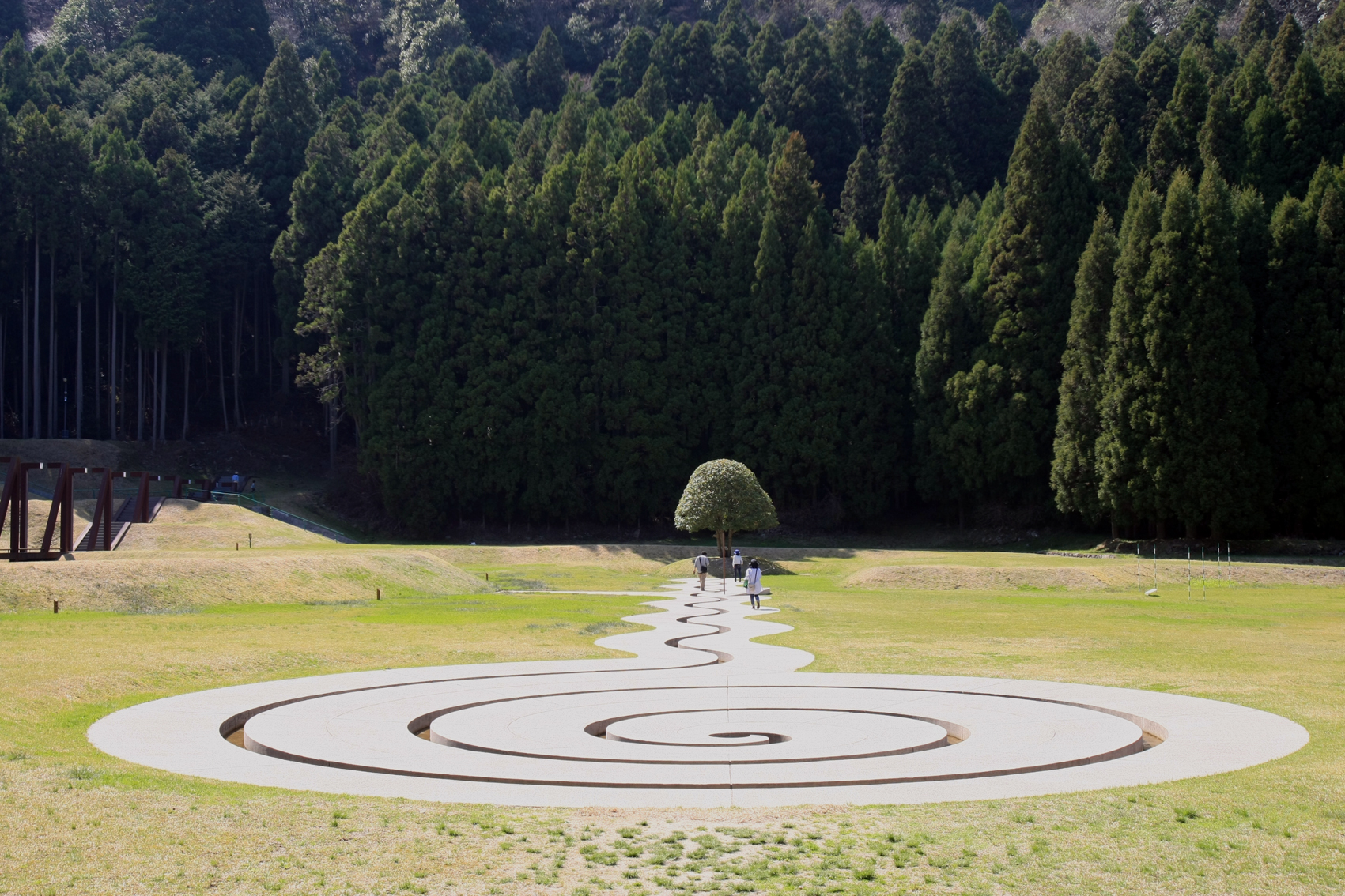 関西中华总商会举办春季郊游活动