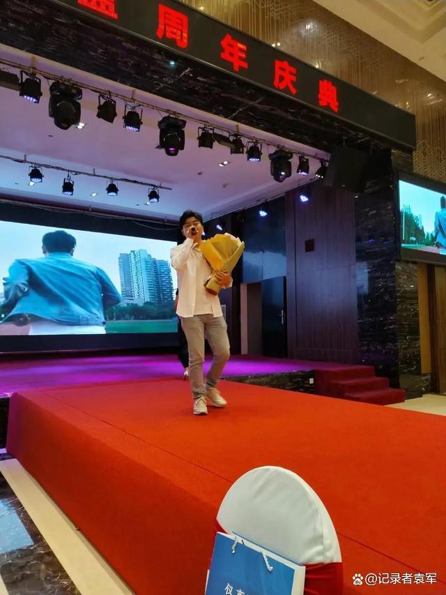 仪商联盟周年庆典在成都友豪罗曼大酒店隆重举行-图片6