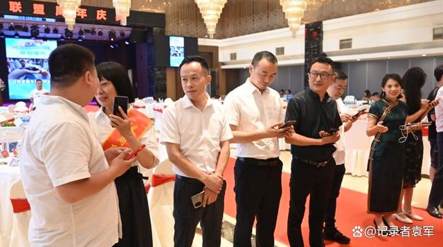 仪商联盟周年庆典在成都友豪罗曼大酒店隆重举行-图片5
