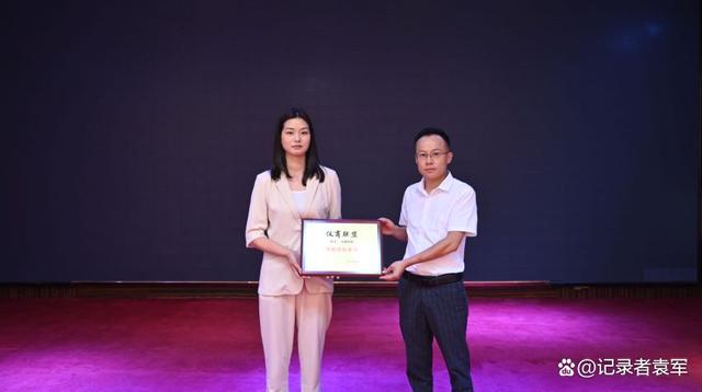 仪商联盟周年庆典在成都友豪罗曼大酒店隆重举行-图片4