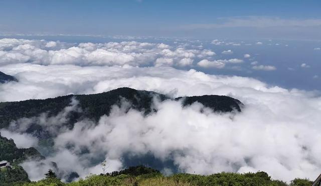 四川版“天空之城”,云海触手可及!