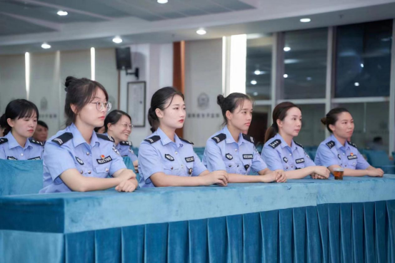 “特别的爱,给特别的你”——七夕节,他们“表白”最美女警-图片4