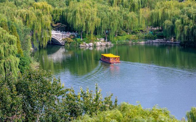 趵突腾空、明湖泛舟，有一种美，叫济南的秋天！