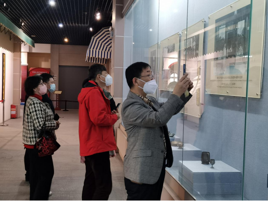 海外华文媒体代表团到访江门“追踪侨故事”