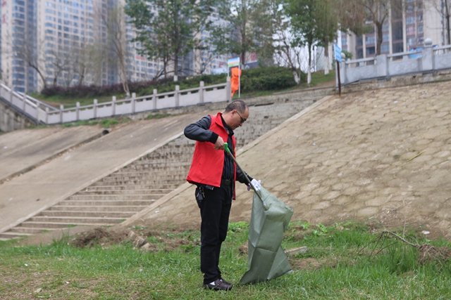上渡街道：清河净滩扮靓资江