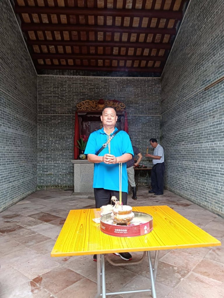 委内瑞拉侨领聂国常到新会祭祖寻根-图片2