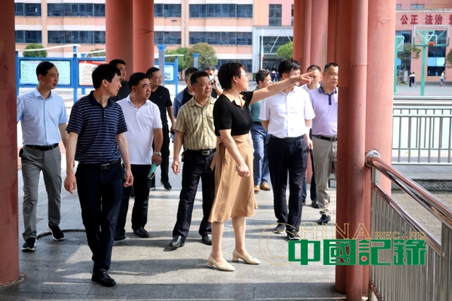 益阳市副市长罗晓皓带队赴梓山湖学校督查安全工作-图片2