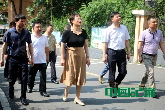 益阳市副市长罗晓皓带队赴梓山湖学校督查安全工作-图片3