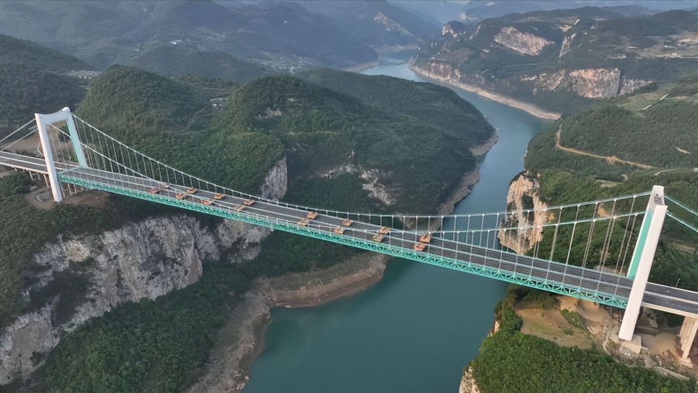 贵州第一座超宽钢桁悬索桥进行静力荷载试验