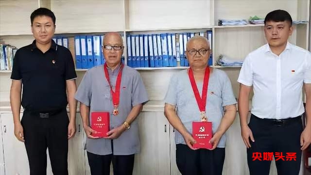 立德树人服务社会贵州省从江县教育系统三名优秀教师荣获在党50年纪念章-图片5