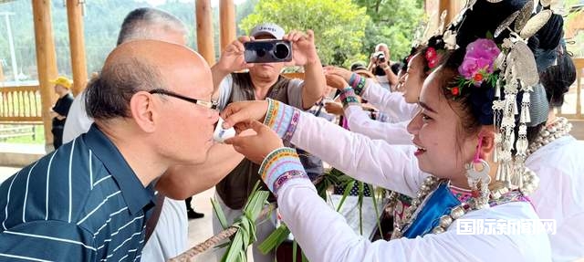 贵州从江:“中国乡村旅游1号公路”开通后游客增多了