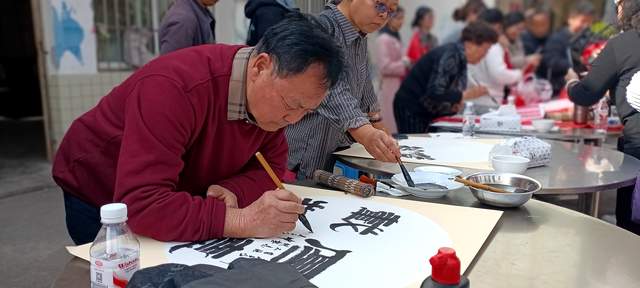 冬阳暖照龙马新 文化馨香润心田 ——“助力乡村振兴共建和美社区”活动温暖普定-图片11