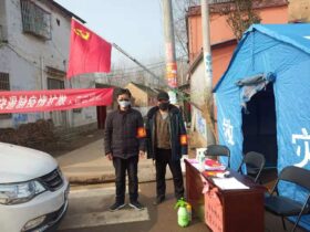 太康县龙曲镇龙东村：热心群众爱心慰问，助力基层一线抗击疫情。